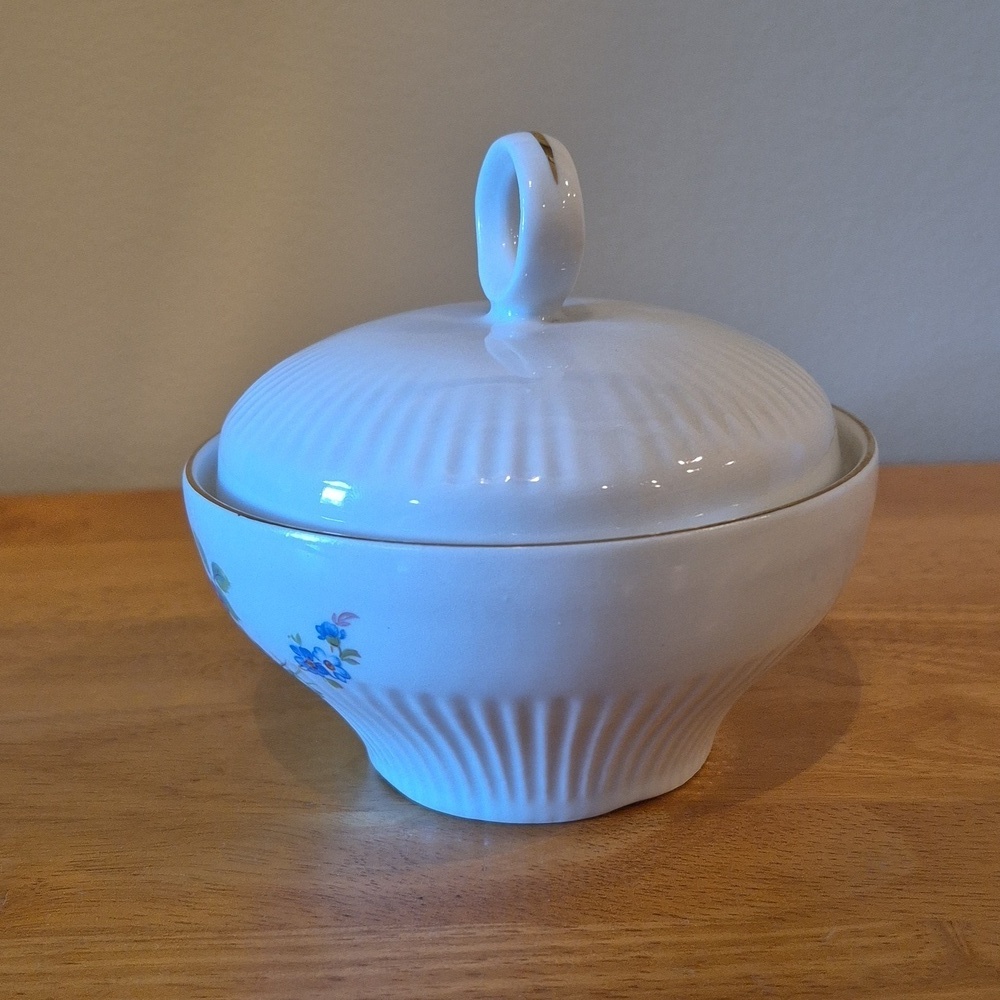 STIPO DOROHOI White Porcelain Floral Lidded Sugar Bowl - Picture 3 of 15